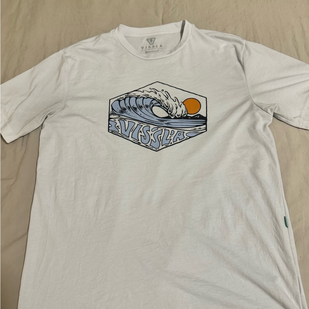 VISSLA White Tee with Wave Graphic